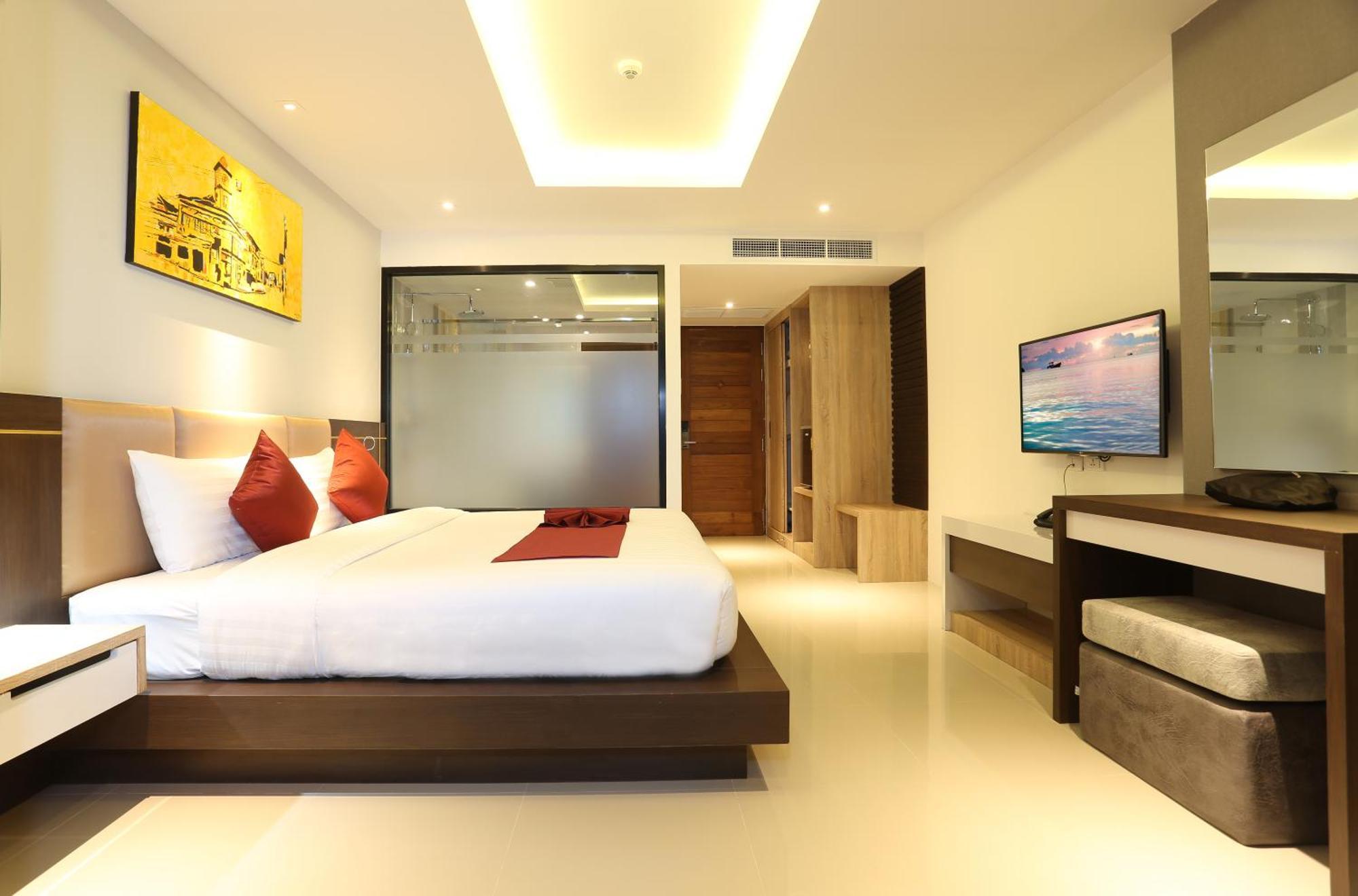 Deluxe Twin or Double Room Balcony No View